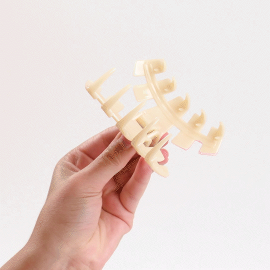 Classic Tortoise Medium Claw Clip