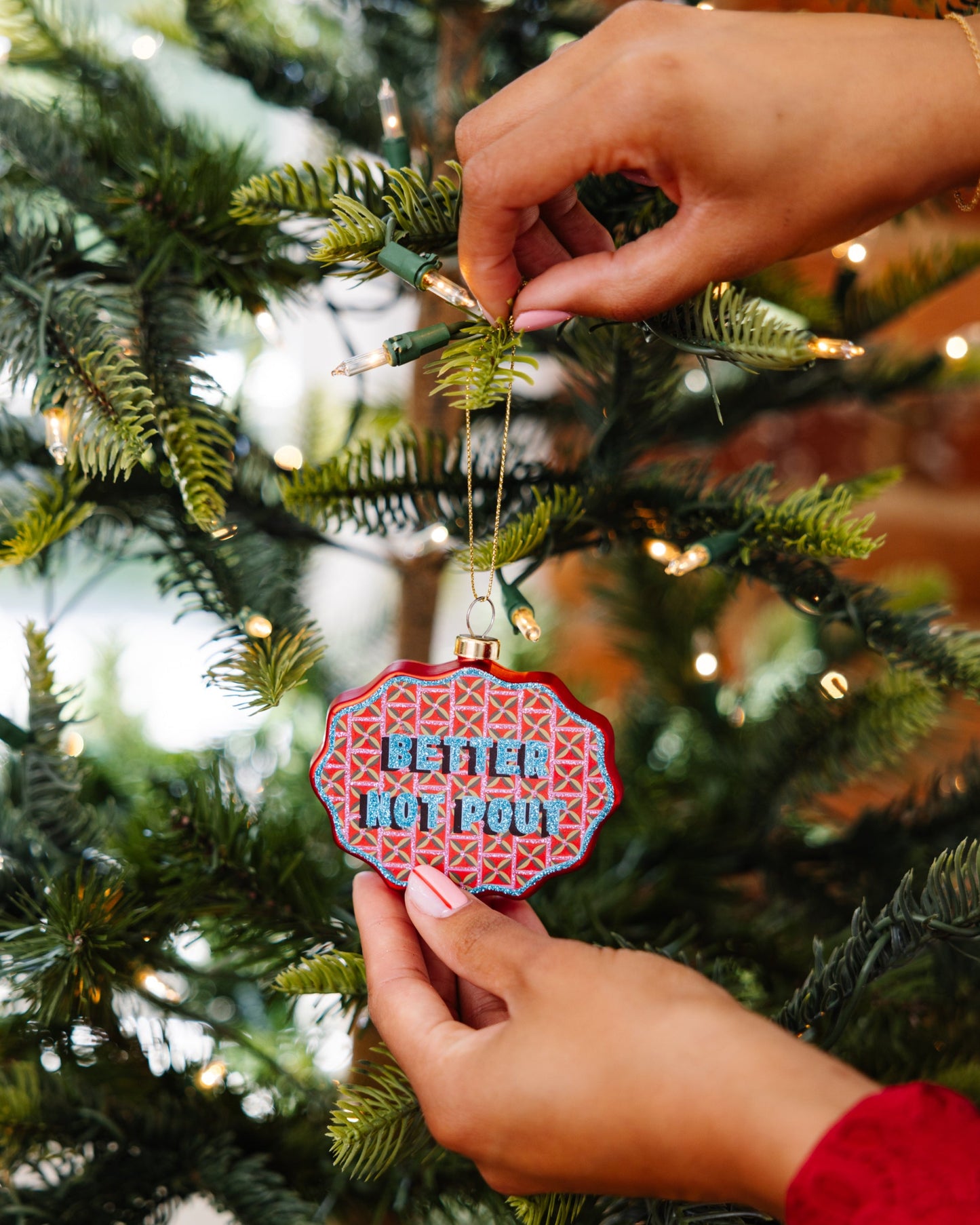 Scallop Ornament - Better Not Pout