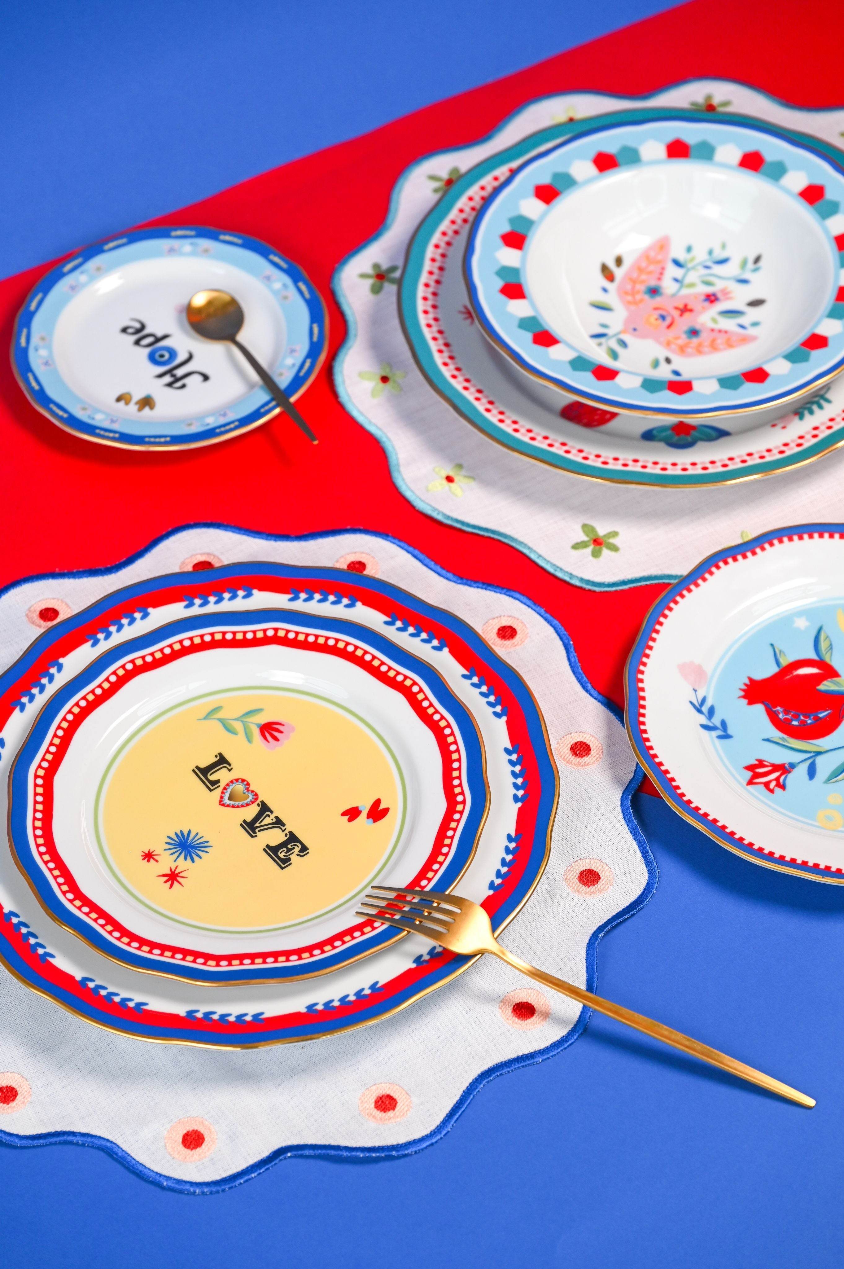 Round Embroidered Placemat - Heart Design